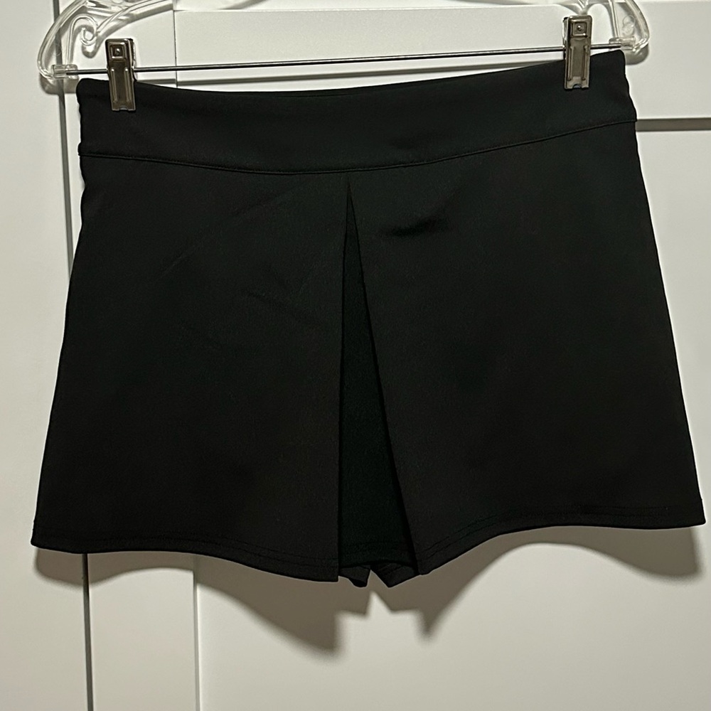 SHEIN Black Skort – Size Medium (US 6 / EU 38)